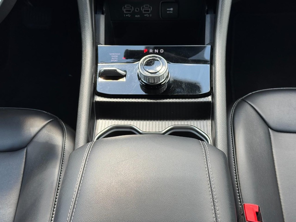 Jeep Grand Cherokee L Vehicle Full-screen Gallery Image 16