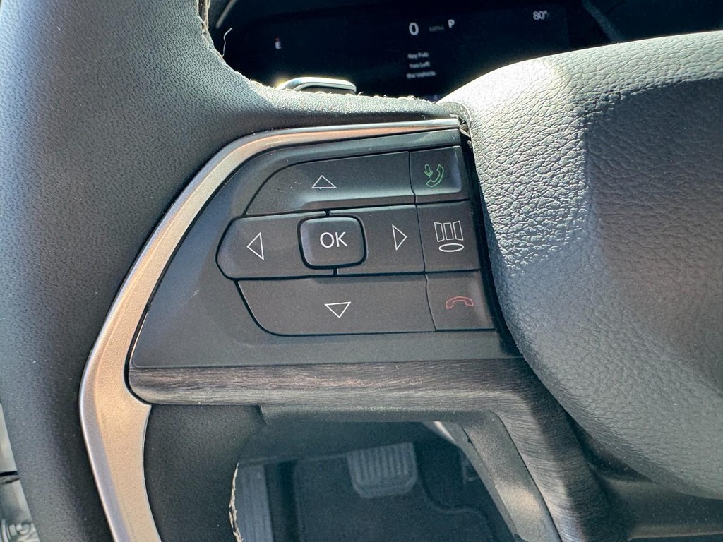 Jeep Grand Cherokee L Vehicle Full-screen Gallery Image 19