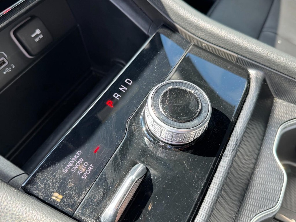 Jeep Grand Cherokee L Vehicle Full-screen Gallery Image 22