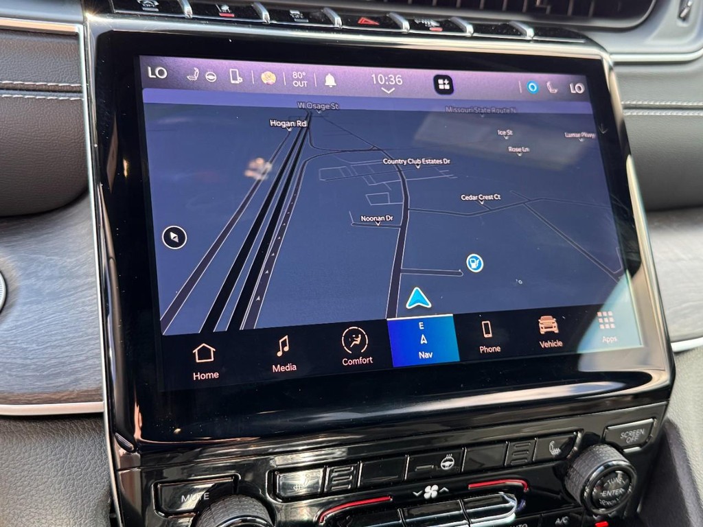 Jeep Grand Cherokee L Vehicle Full-screen Gallery Image 25