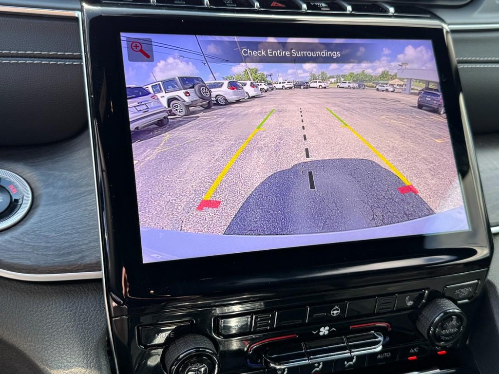 Jeep Grand Cherokee L Vehicle Full-screen Gallery Image 26