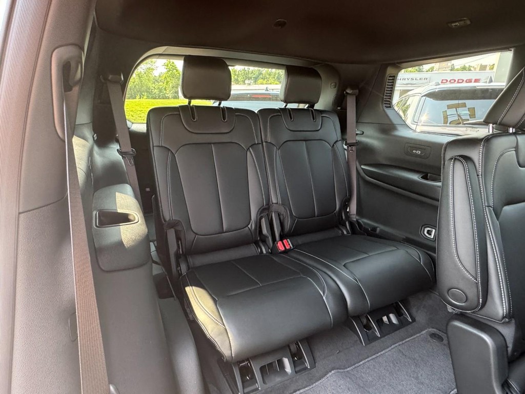 Jeep Grand Cherokee L Vehicle Full-screen Gallery Image 06