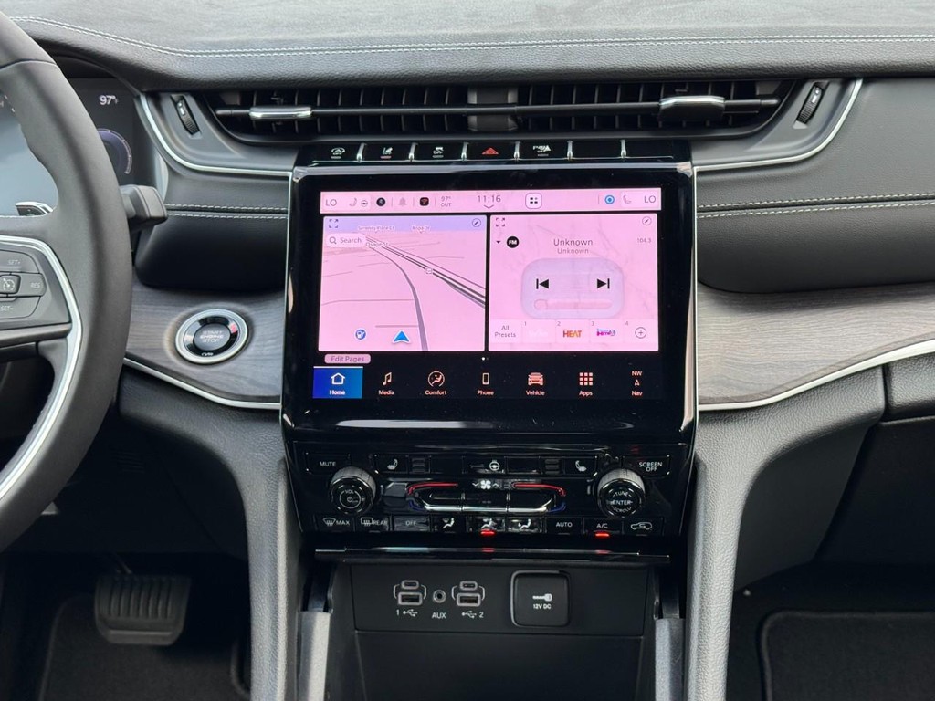 Jeep Grand Cherokee L Vehicle Full-screen Gallery Image 09