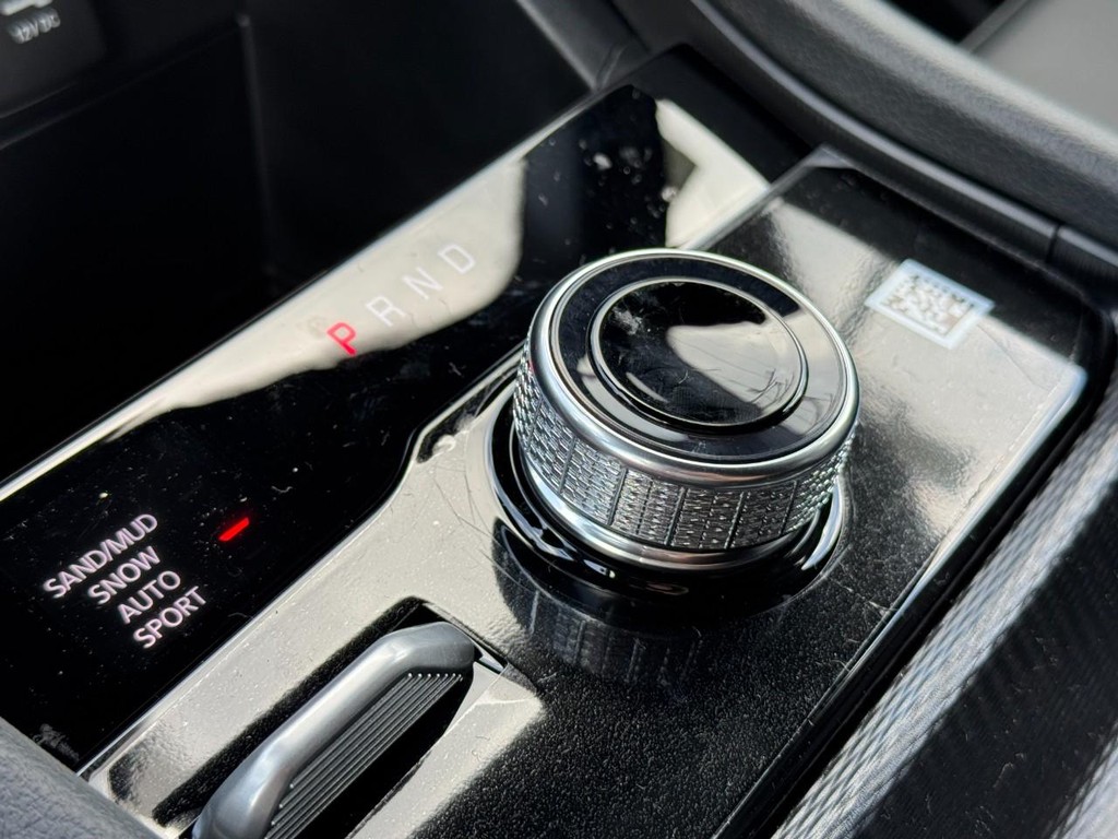 Jeep Grand Cherokee L Vehicle Full-screen Gallery Image 14