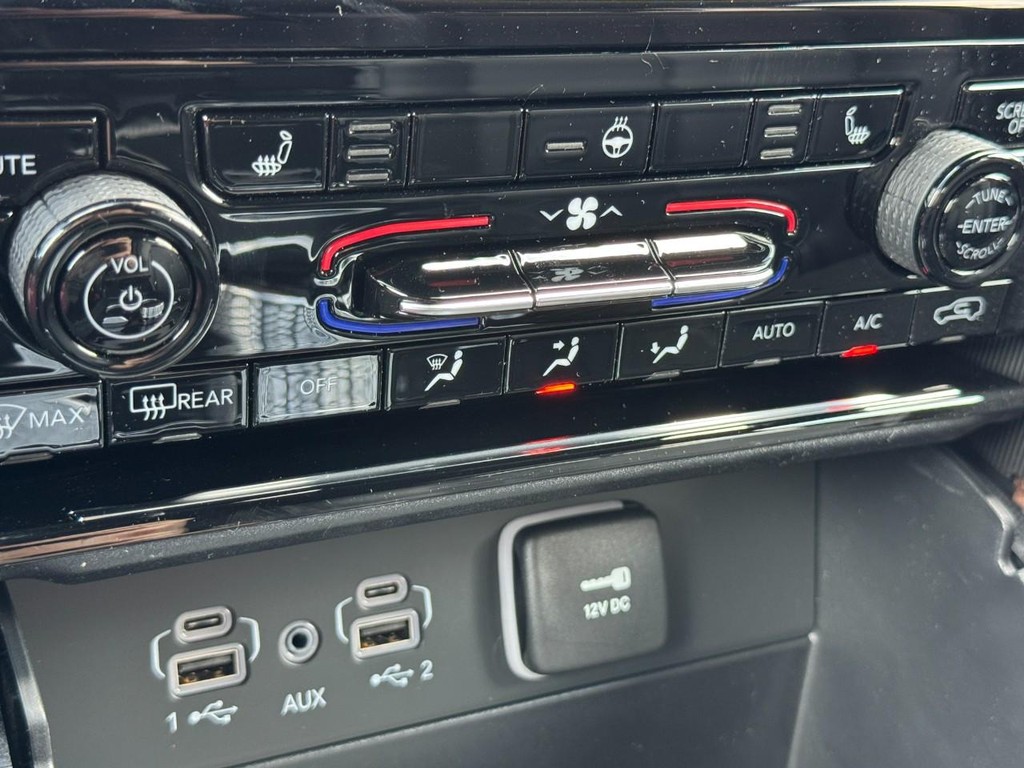 Jeep Grand Cherokee L Vehicle Full-screen Gallery Image 15