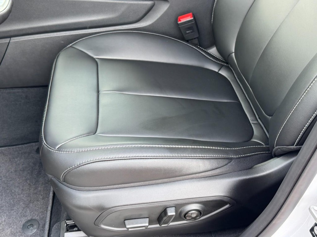 Jeep Grand Cherokee L Vehicle Full-screen Gallery Image 18