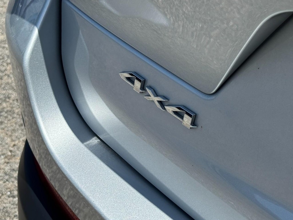 Jeep Grand Cherokee L Vehicle Full-screen Gallery Image 09