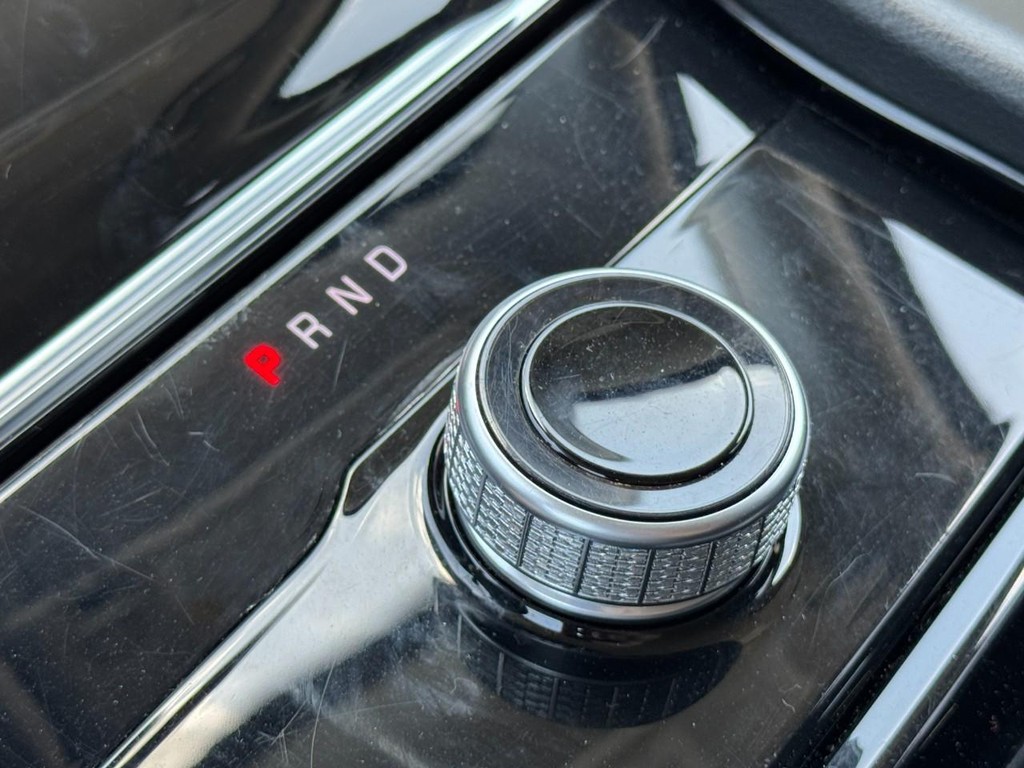 Jeep Grand Cherokee L Vehicle Full-screen Gallery Image 22