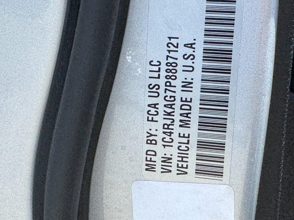 Jeep Grand Cherokee L Vehicle Full-screen Gallery Image 27