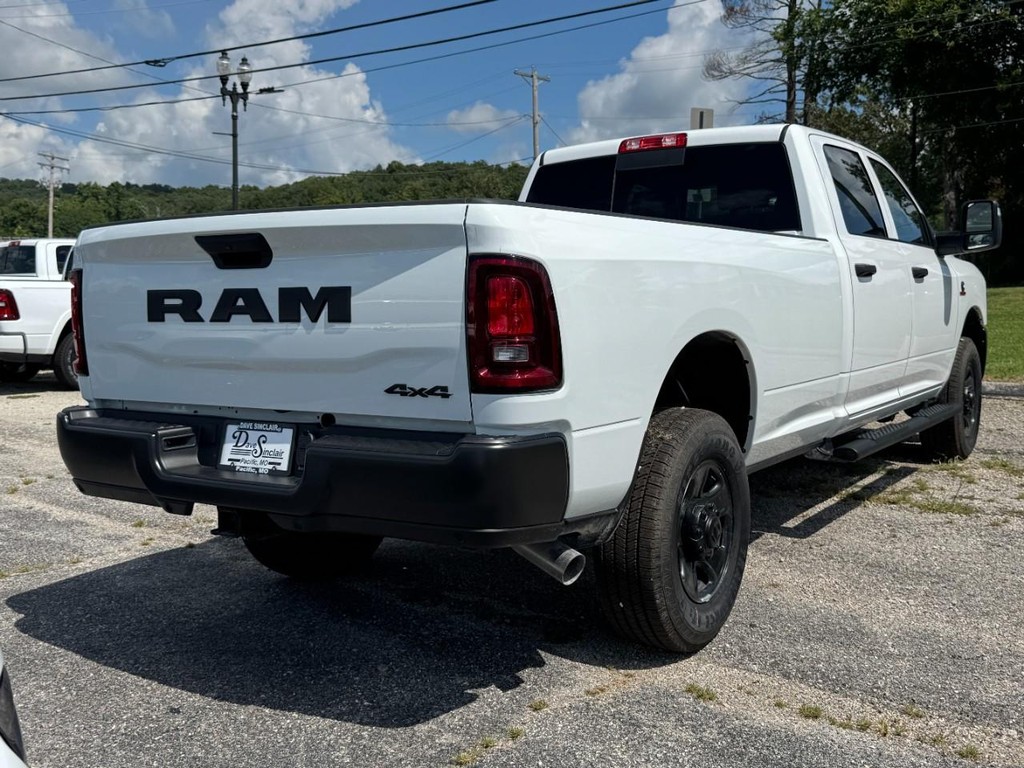 Ram 3500 Vehicle Full-screen Gallery Image 03