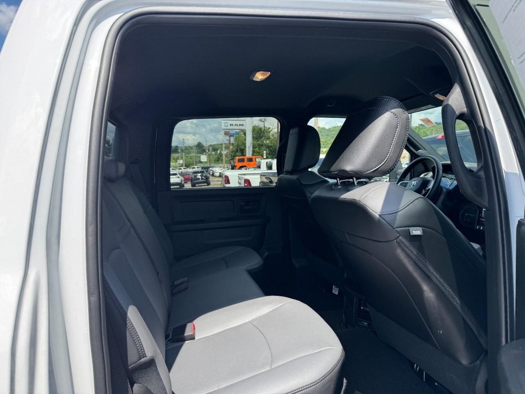 Ram 3500 Vehicle Full-screen Gallery Image 05