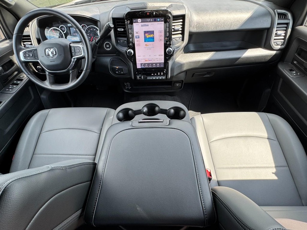 Ram 3500 Vehicle Full-screen Gallery Image 06