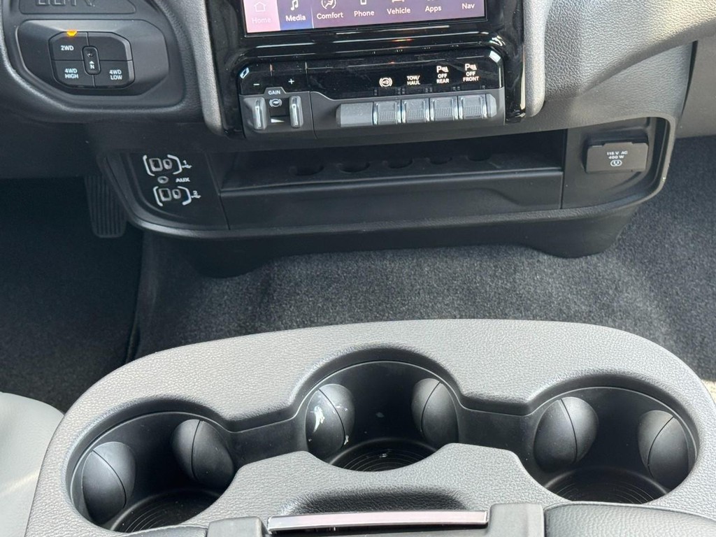 Ram 3500 Vehicle Full-screen Gallery Image 09