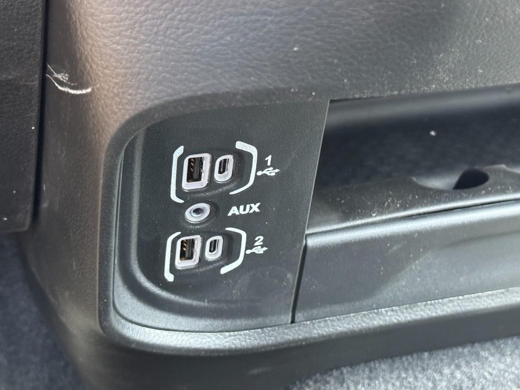 Ram 3500 Vehicle Full-screen Gallery Image 12