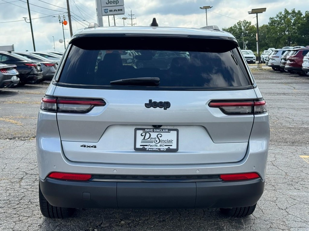 Jeep Grand Cherokee L Vehicle Full-screen Gallery Image 10