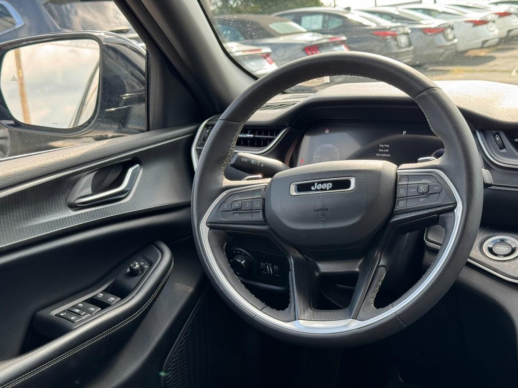 Jeep Grand Cherokee L Vehicle Full-screen Gallery Image 14