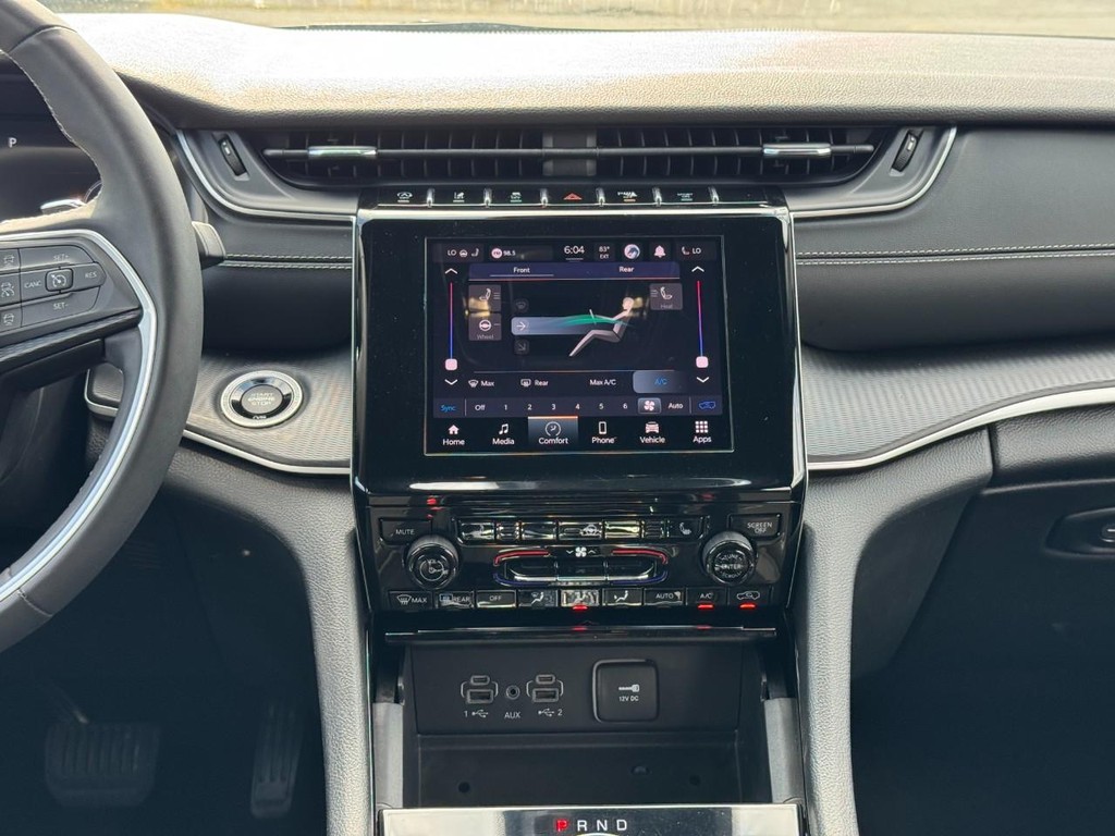 Jeep Grand Cherokee L Vehicle Full-screen Gallery Image 15