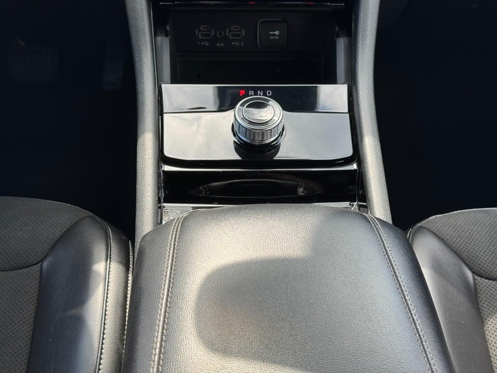 Jeep Grand Cherokee L Vehicle Full-screen Gallery Image 16