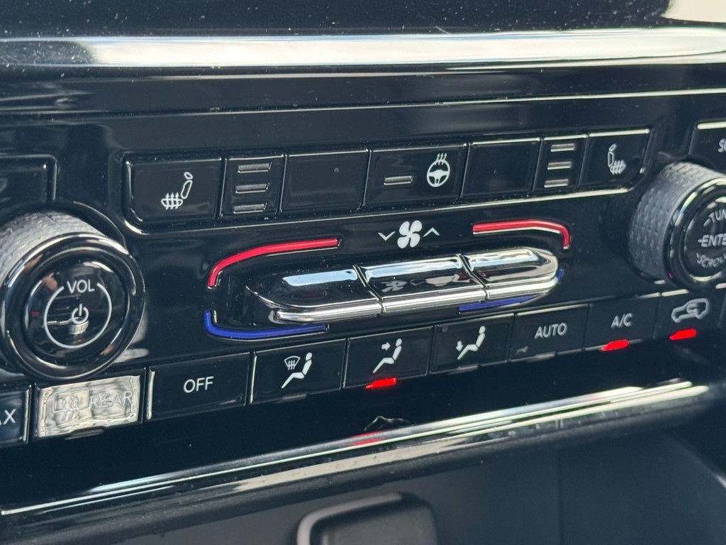 Jeep Grand Cherokee L Vehicle Full-screen Gallery Image 22