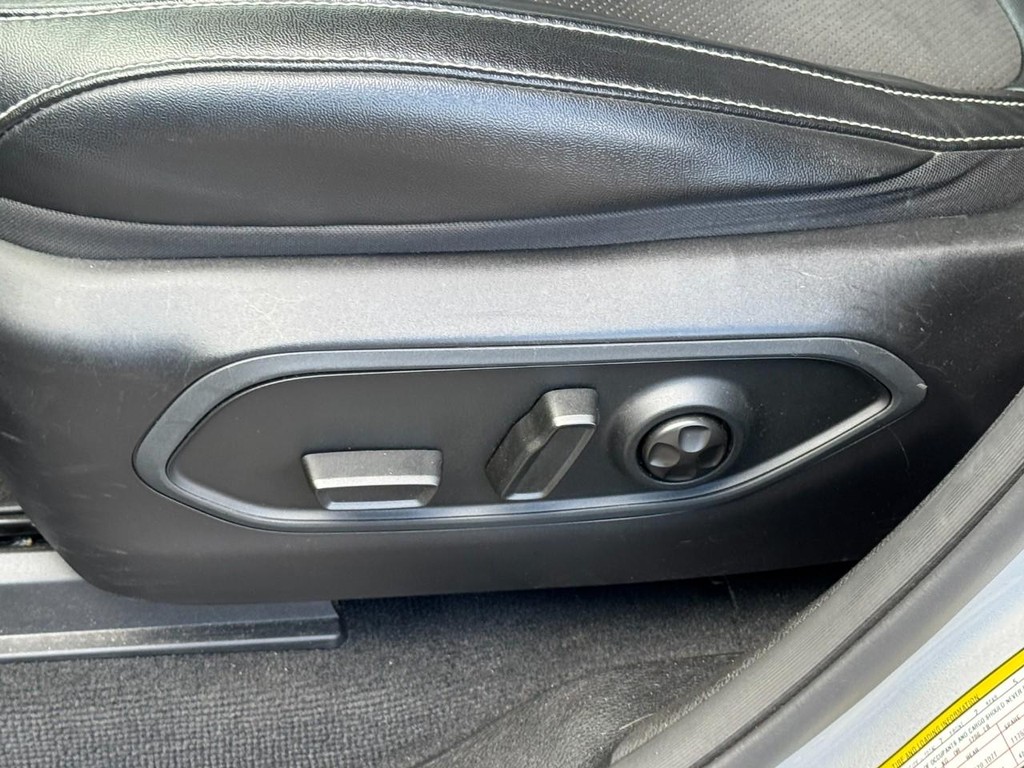 Jeep Grand Cherokee L Vehicle Full-screen Gallery Image 26