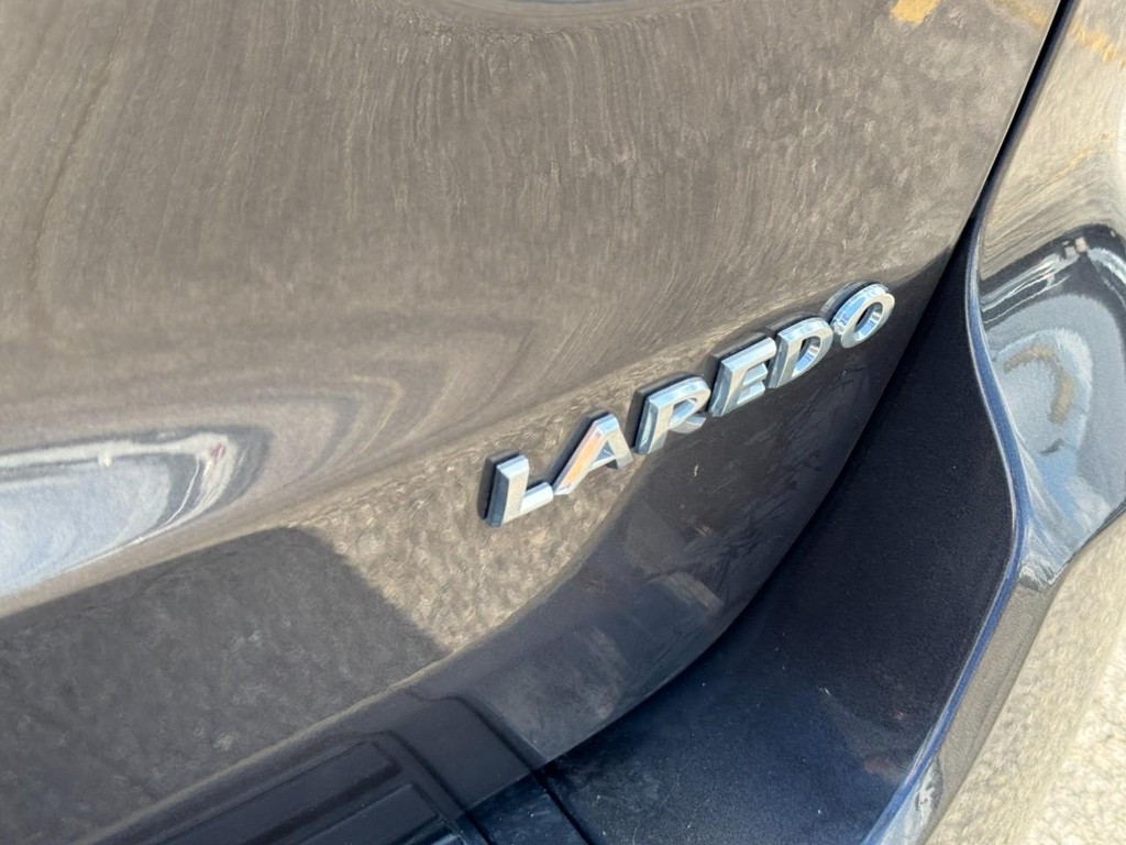 Jeep Grand Cherokee Vehicle Full-screen Gallery Image 08