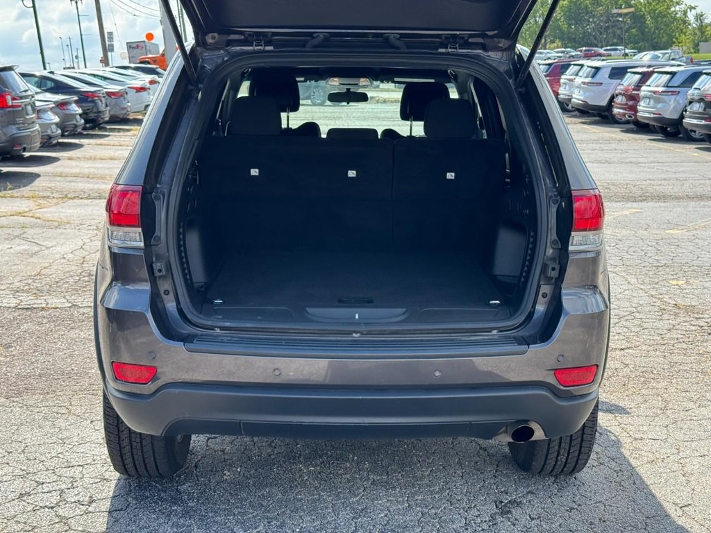 Jeep Grand Cherokee Vehicle Full-screen Gallery Image 09