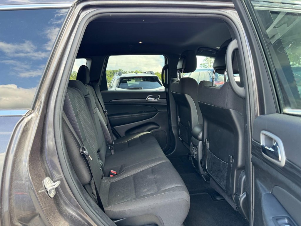 Jeep Grand Cherokee Vehicle Full-screen Gallery Image 11