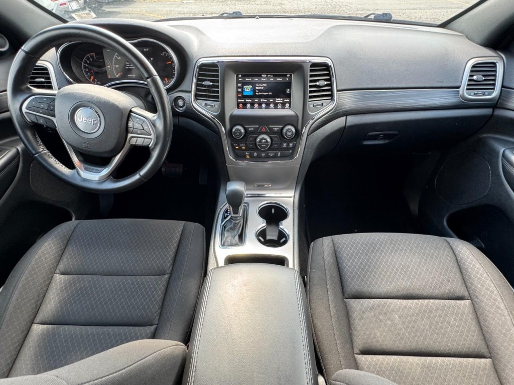 Jeep Grand Cherokee Vehicle Full-screen Gallery Image 12