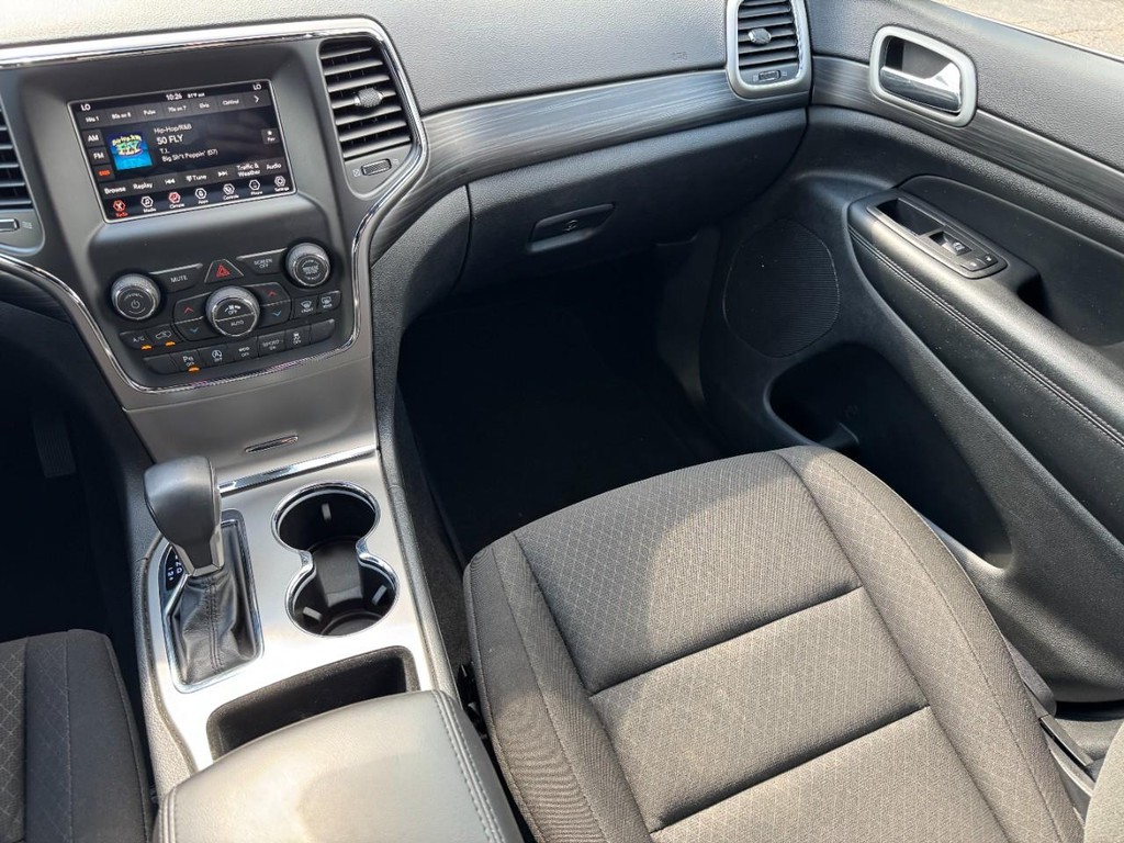 Jeep Grand Cherokee Vehicle Full-screen Gallery Image 16