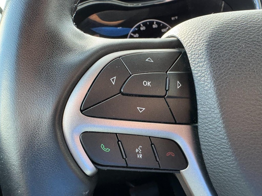 Jeep Grand Cherokee Vehicle Full-screen Gallery Image 17