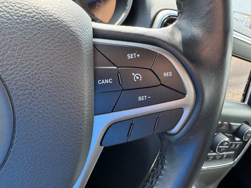 Jeep Grand Cherokee Vehicle Full-screen Gallery Image 18