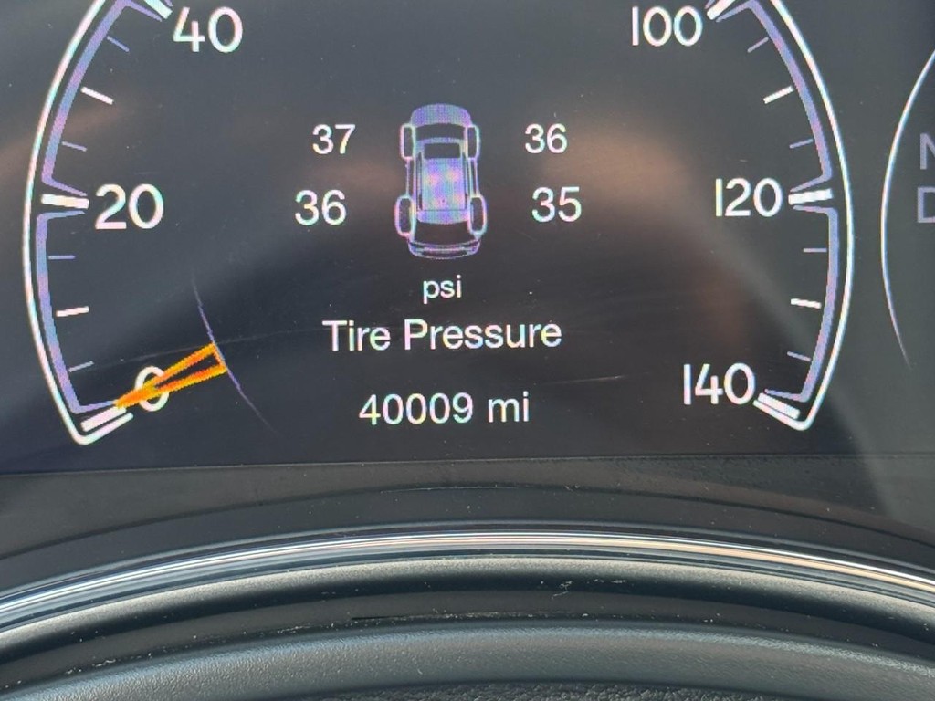 Jeep Grand Cherokee Vehicle Full-screen Gallery Image 19