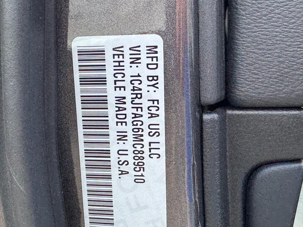 Jeep Grand Cherokee Vehicle Full-screen Gallery Image 24