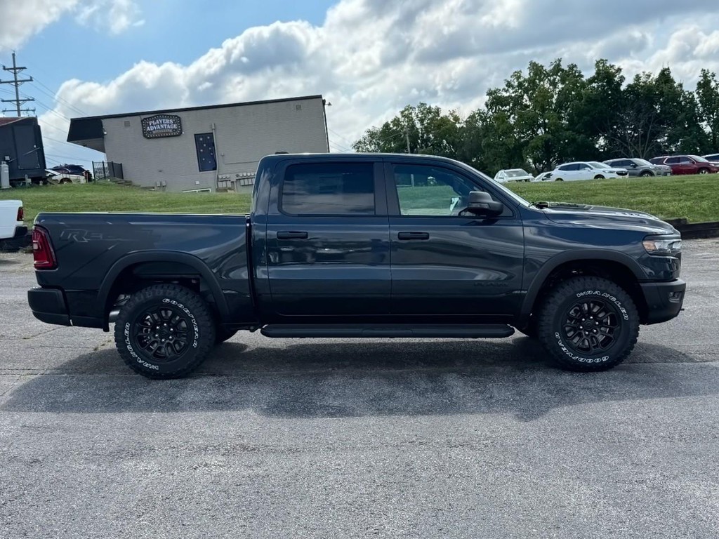 Ram 1500 Vehicle Full-screen Gallery Image 02