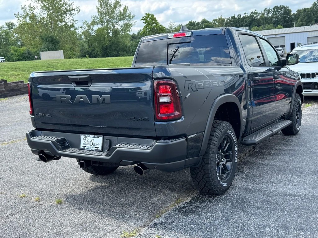 Ram 1500 Vehicle Full-screen Gallery Image 03