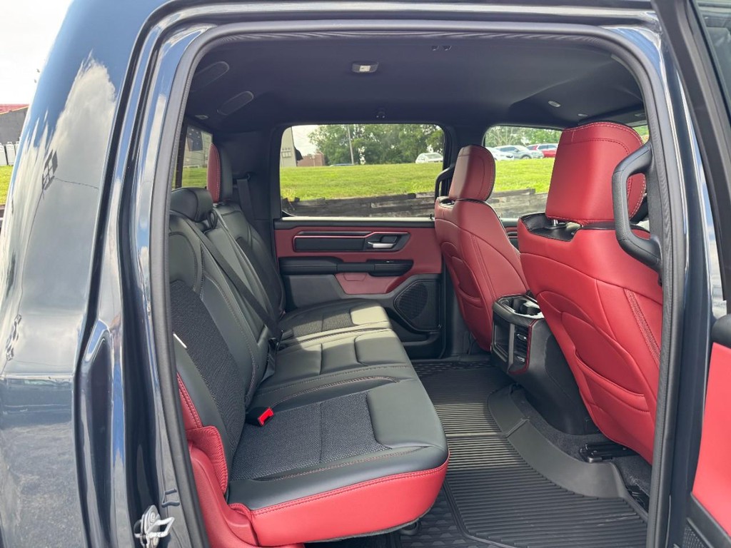 Ram 1500 Vehicle Full-screen Gallery Image 05