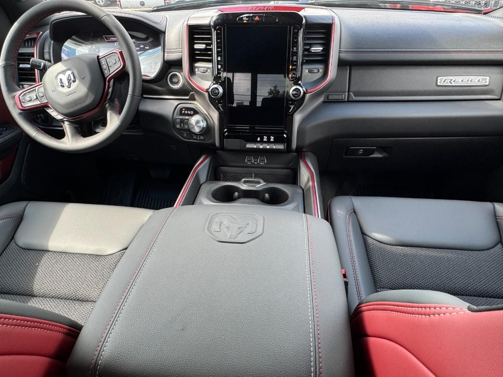 Ram 1500 Vehicle Full-screen Gallery Image 06