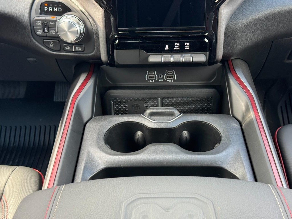 Ram 1500 Vehicle Full-screen Gallery Image 09