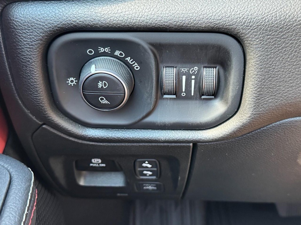 Ram 1500 Vehicle Full-screen Gallery Image 10