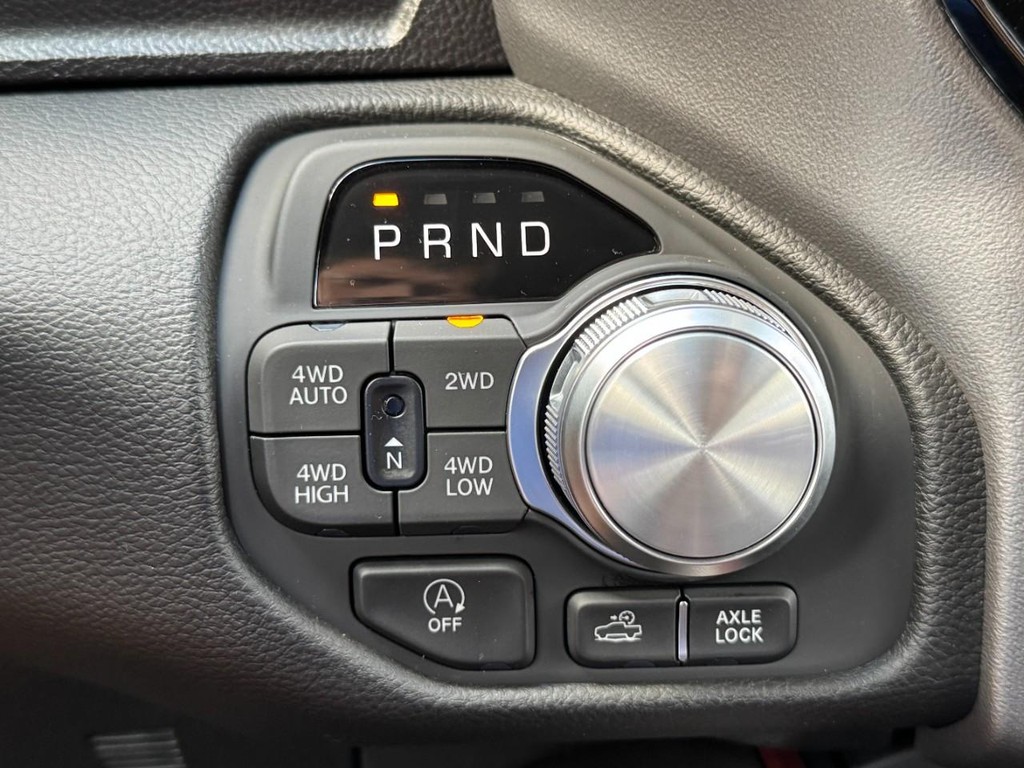 Ram 1500 Vehicle Full-screen Gallery Image 13