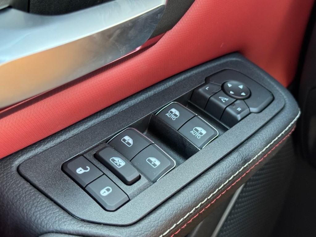 Ram 1500 Vehicle Full-screen Gallery Image 16