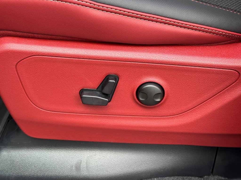 Ram 1500 Vehicle Full-screen Gallery Image 17