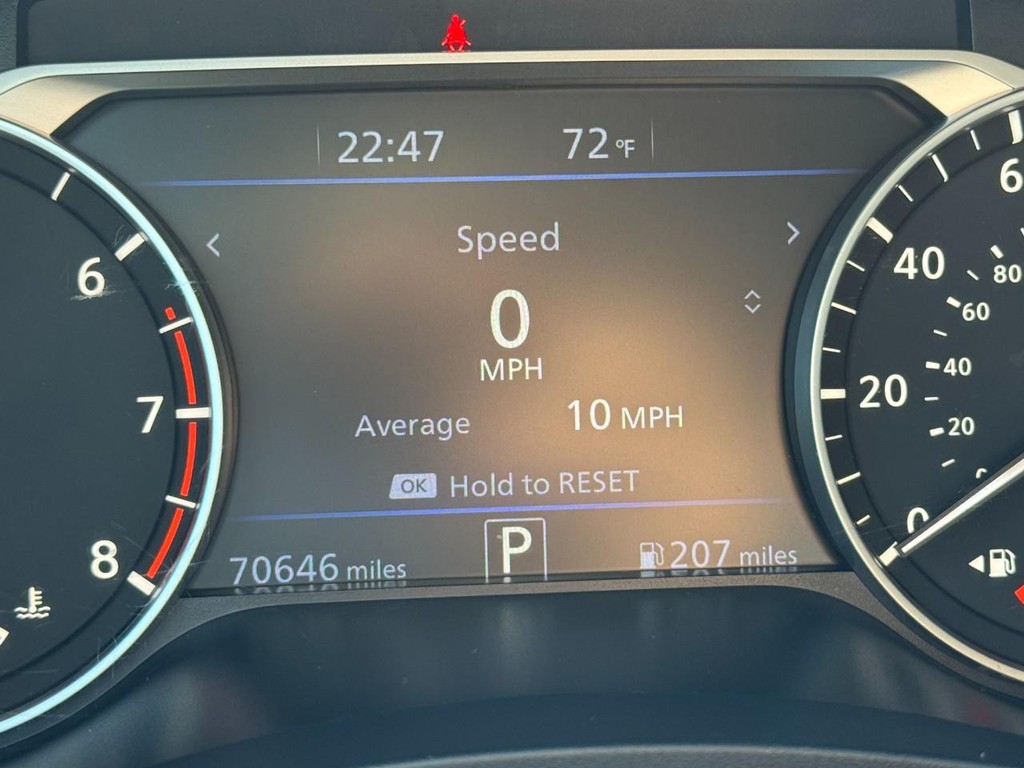 Nissan Altima Vehicle Full-screen Gallery Image 18