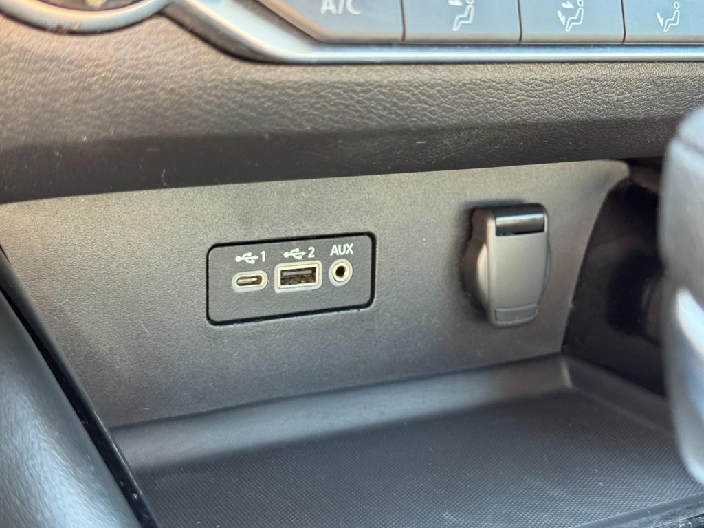 Nissan Altima Vehicle Full-screen Gallery Image 20