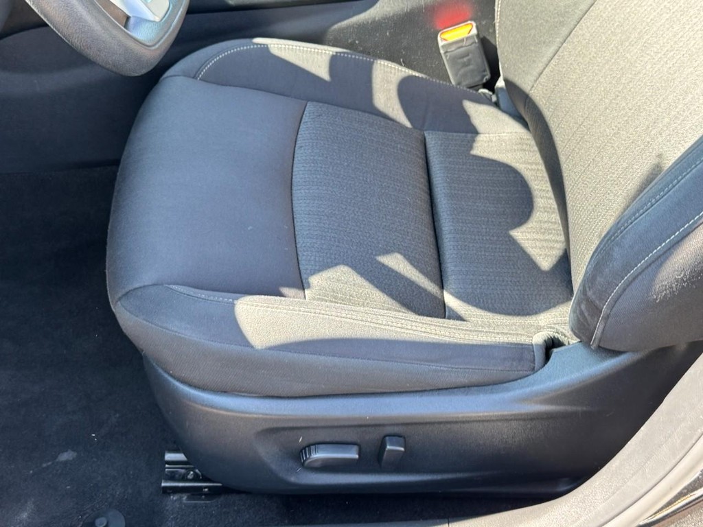 Nissan Altima Vehicle Full-screen Gallery Image 23