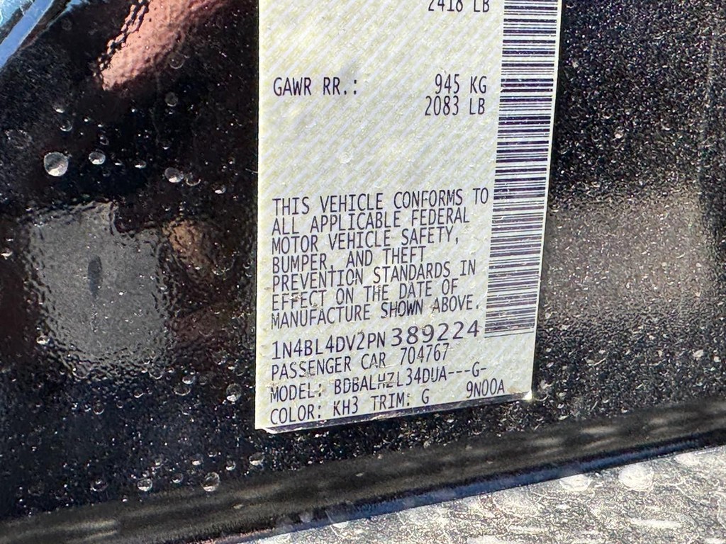 Nissan Altima Vehicle Full-screen Gallery Image 24