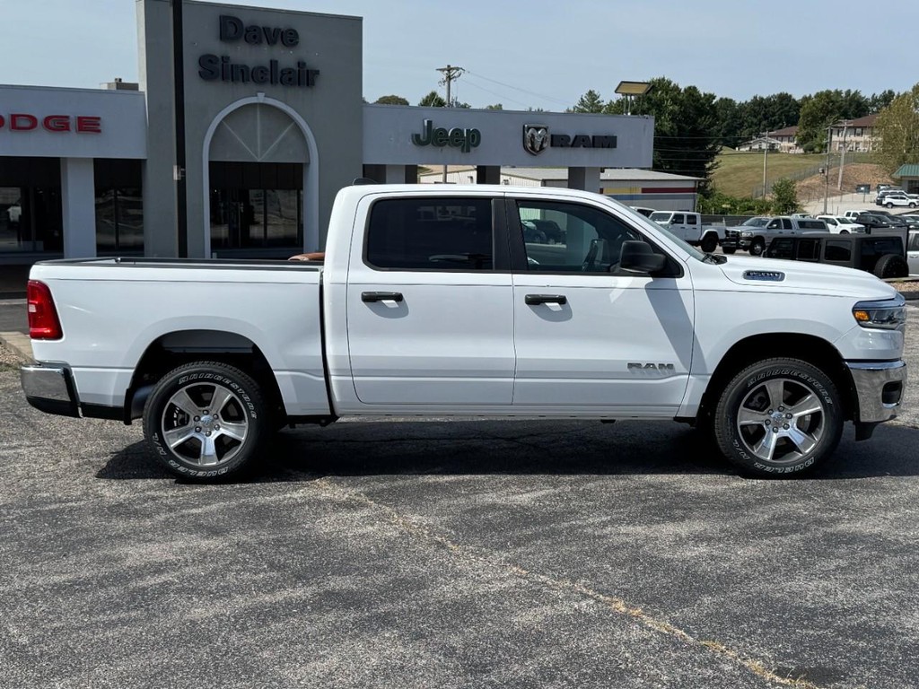 Ram 1500 Vehicle Full-screen Gallery Image 02
