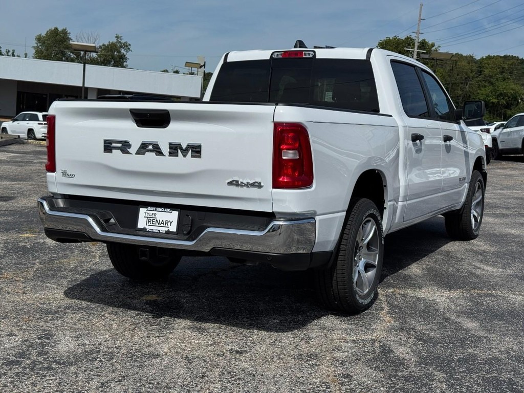 Ram 1500 Vehicle Full-screen Gallery Image 03
