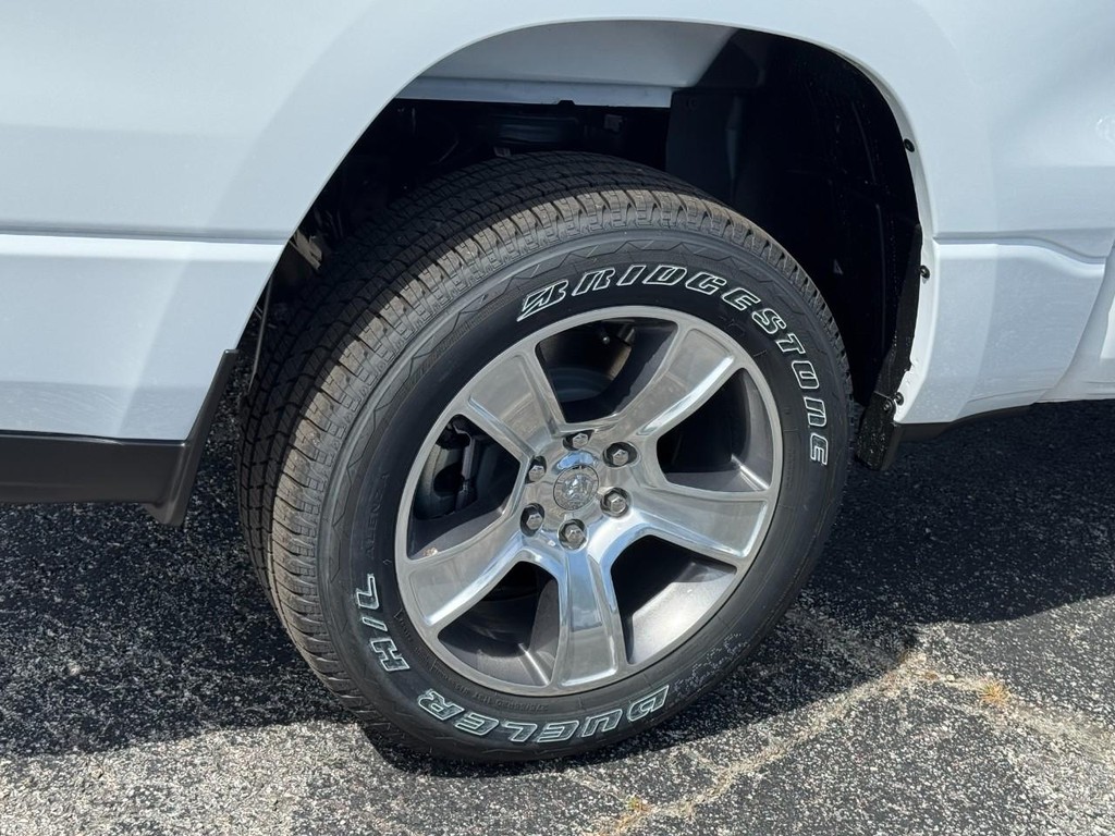 Ram 1500 Vehicle Full-screen Gallery Image 04