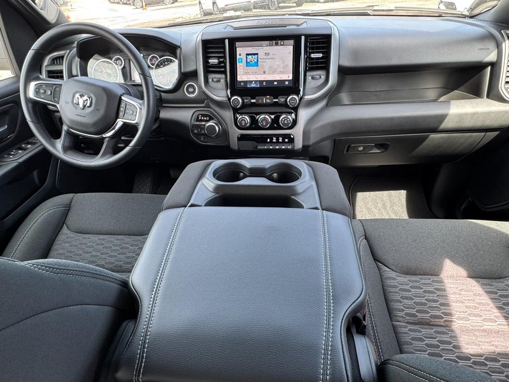 Ram 1500 Vehicle Full-screen Gallery Image 06